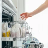 食洗機の電源工事は必要？専用回路・アース線の要否を解説